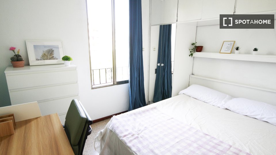 Double room Barcelona, 5 beds — photo 10