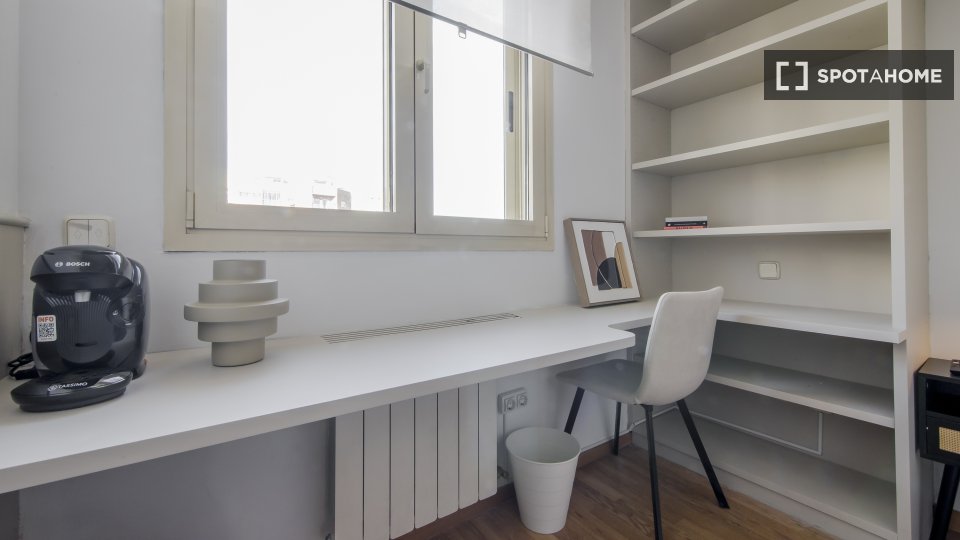 Double room Madrid, 5 beds — photo 8