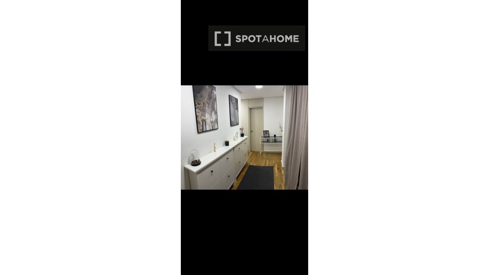 Double room Madrid, 1 bed, 85m² — photo 8