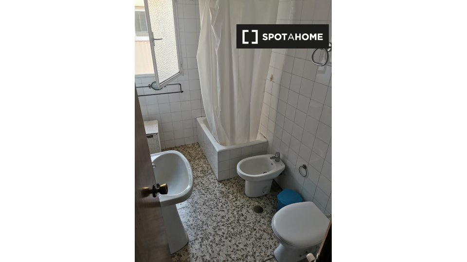 Double room Granada, 4 beds, 100m² — photo 4