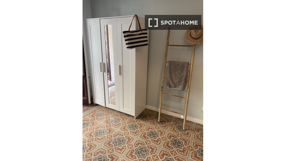 Double room Barcelona, 5 beds, 140m² — photo 8