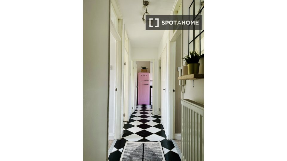 Apartment London, 2 beds, 69m² — photo 17