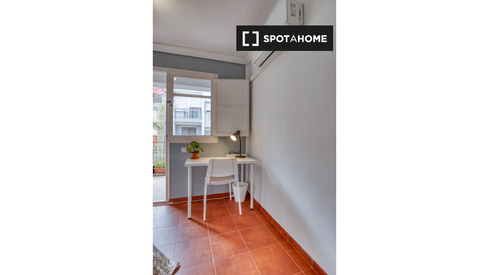 Double room Valencia, 4 beds, 80m² — photo 18