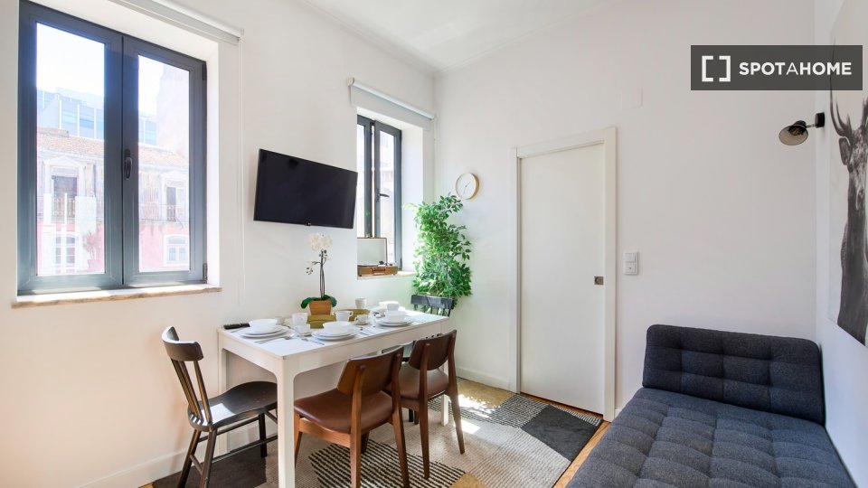 Apartment Lisbon, 2 beds, 45m² — photo 48