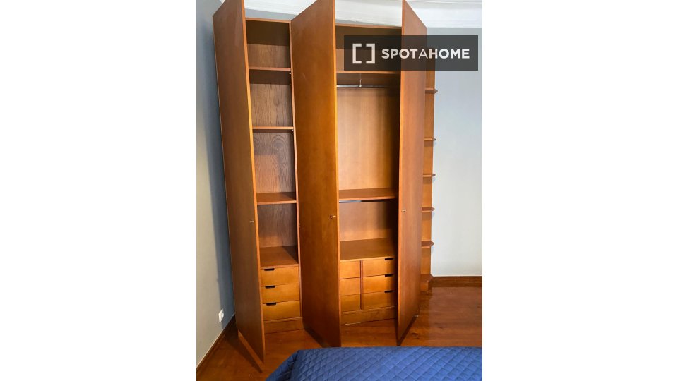 Double room Lisbon, 3 beds, 70m² — photo 8