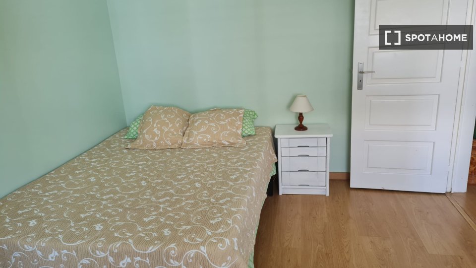Double room Lisbon, 3 beds — photo 4