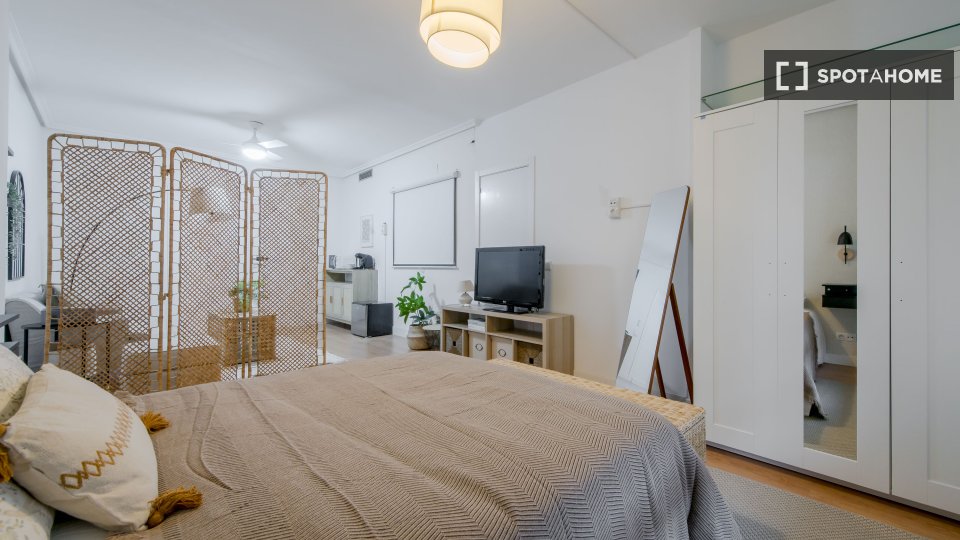 Double room Madrid, 8 beds, 200m² — photo 35