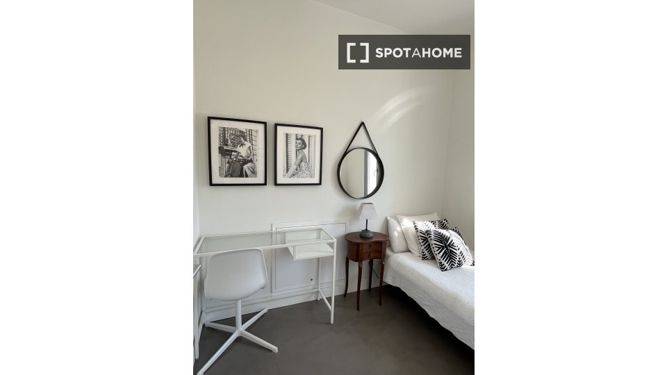 Double room Seville, 1 bed, 200m² — photo 4