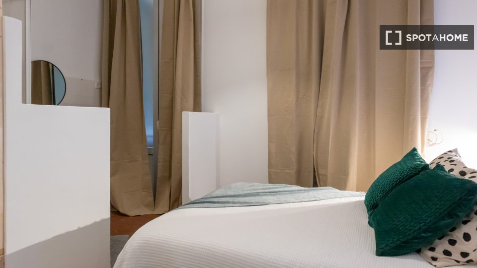 Double room Madrid, 7 beds, 160m² — photo 56