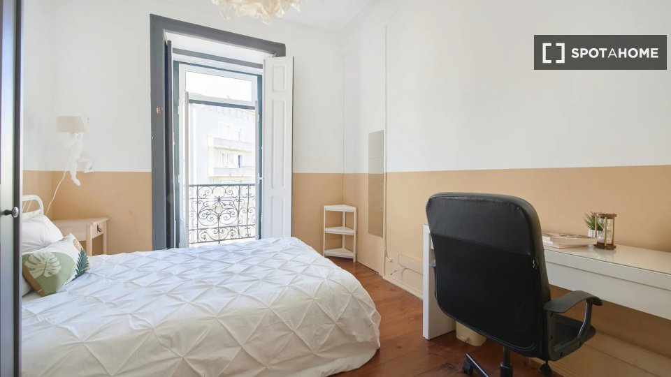 Double room Lisbon, 6 beds — photo 11