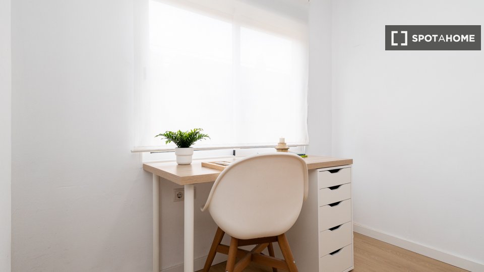 Double room Valencia, 5 beds, 90m² — photo 11