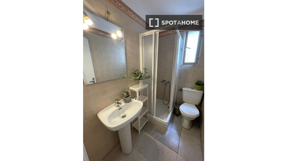 Double room Seville, 3 beds — photo 1