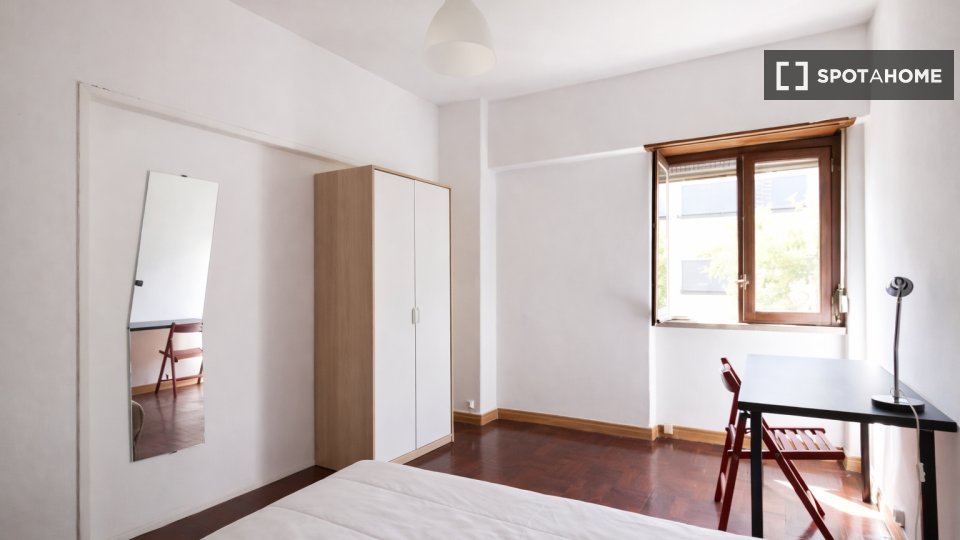 Double room Lisbon, 6 beds — photo 34