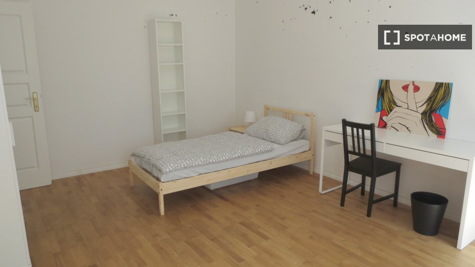 Double room Berlin, 3 beds, 63m² — photo 10