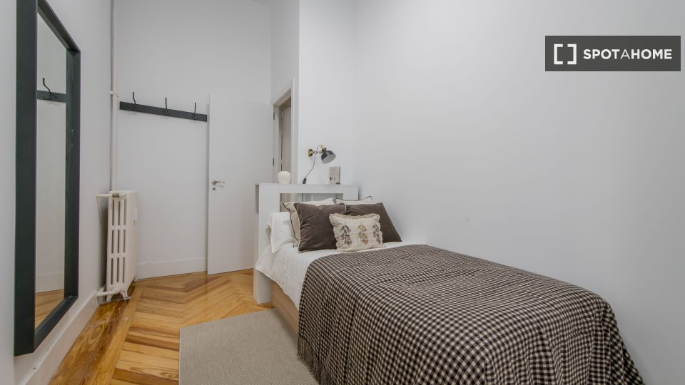 Double room Madrid, 10 beds — photo 15