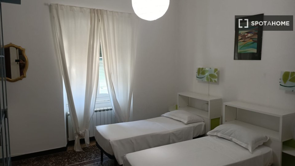 Double room Genoa, 4 beds, 175m² — photo 11