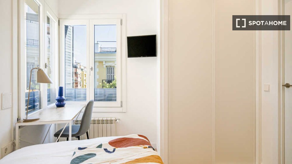 Double room Madrid, 4 beds — photo 113