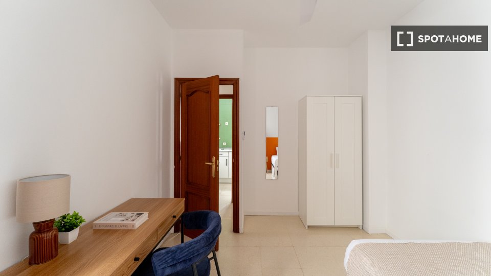 Double room Madrid, 3 beds — photo 2