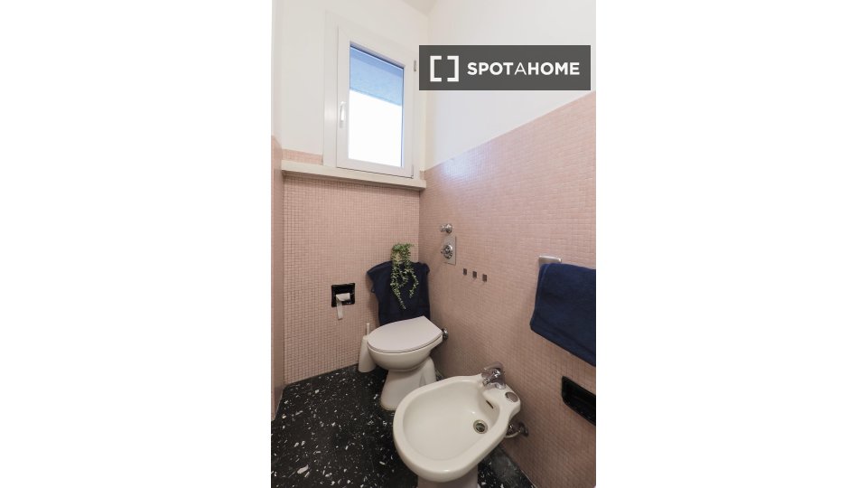 Double room Milan, 2 beds — photo 4