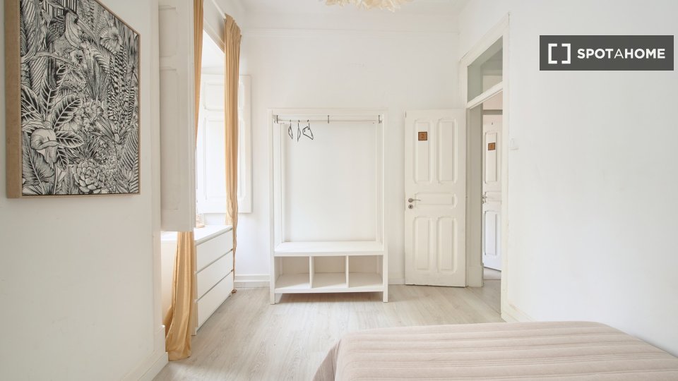 Double room Lisbon, 4 beds — photo 62