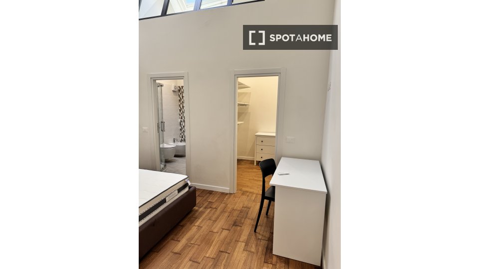 Double room Florence, 3 beds, 130m² — photo 9