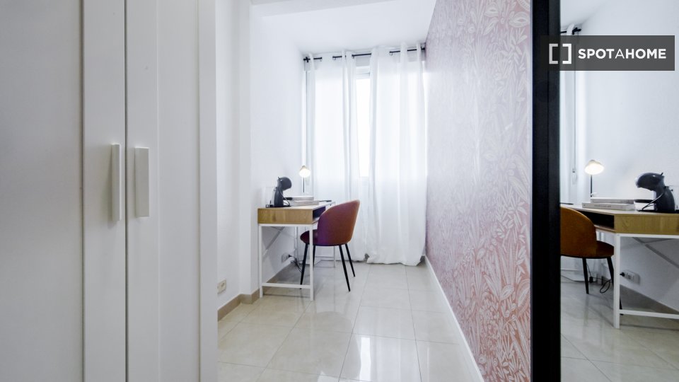 Double room Madrid, 7 beds, 113m² — photo 12