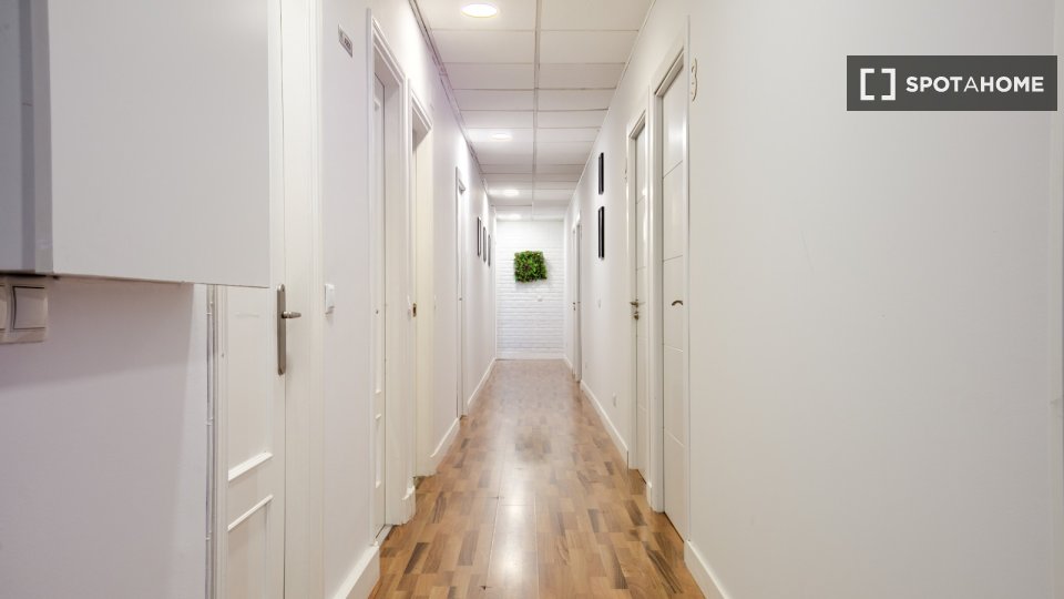 Double room Madrid, 7 beds, 230m² — photo 19