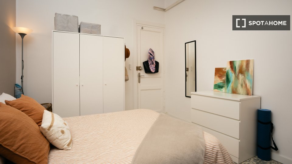 Double room Barcelona, 3 beds, 110m² — photo 5