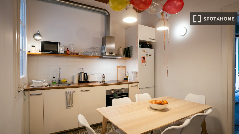 Double room Barcelona, 3 beds, 110m² — photo 17