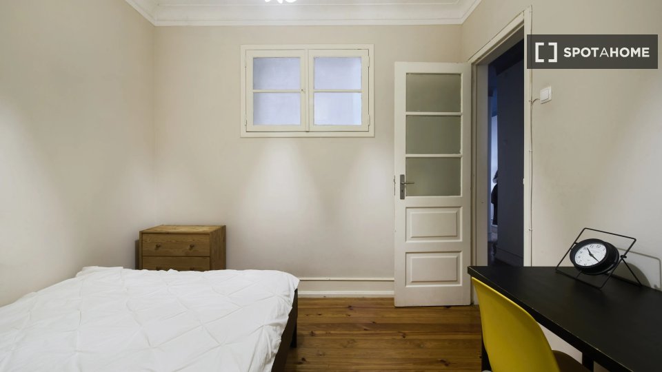 Double room Lisbon, 4 beds — photo 13