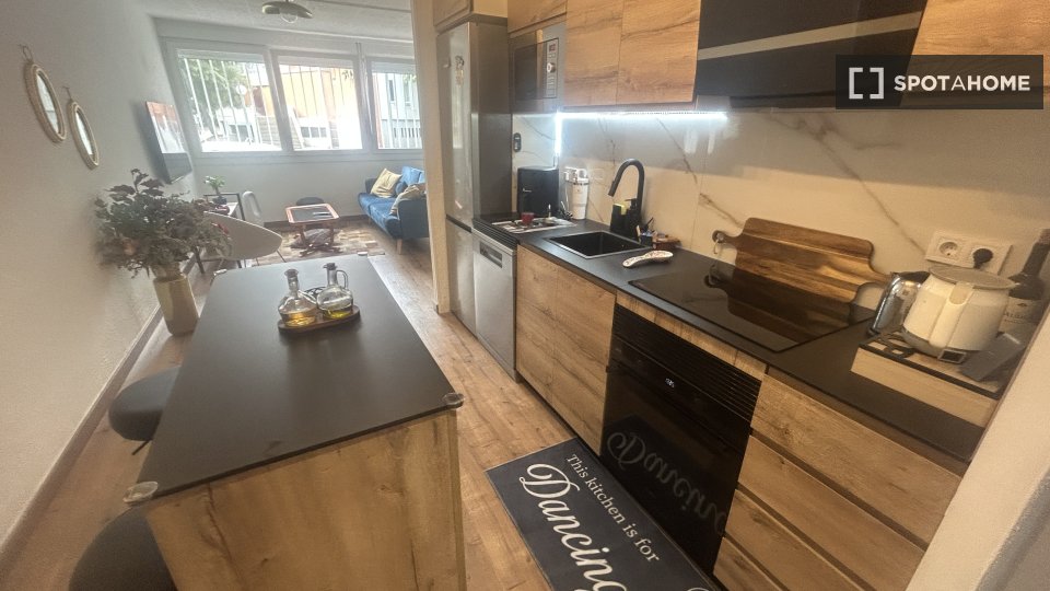 Double room Barcelona, 1 bed, 80m² — photo 2