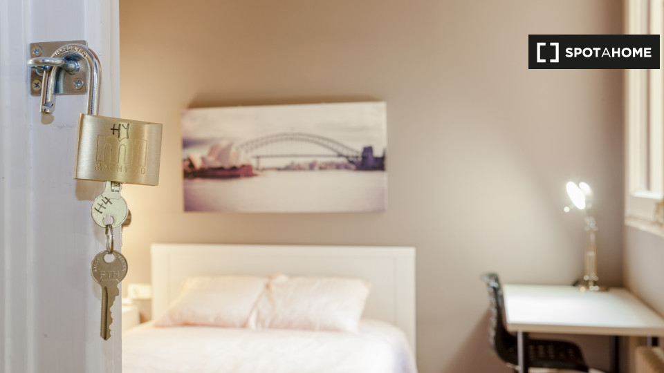 Double room Barcelona, 8 beds, 189m² — photo 4