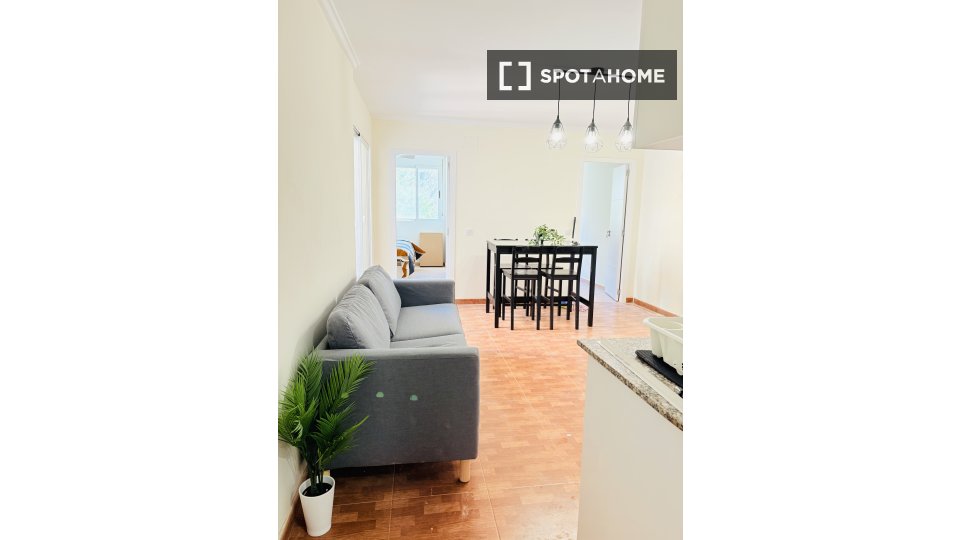 Double room Valencia, 3 beds, 110m² — photo 2