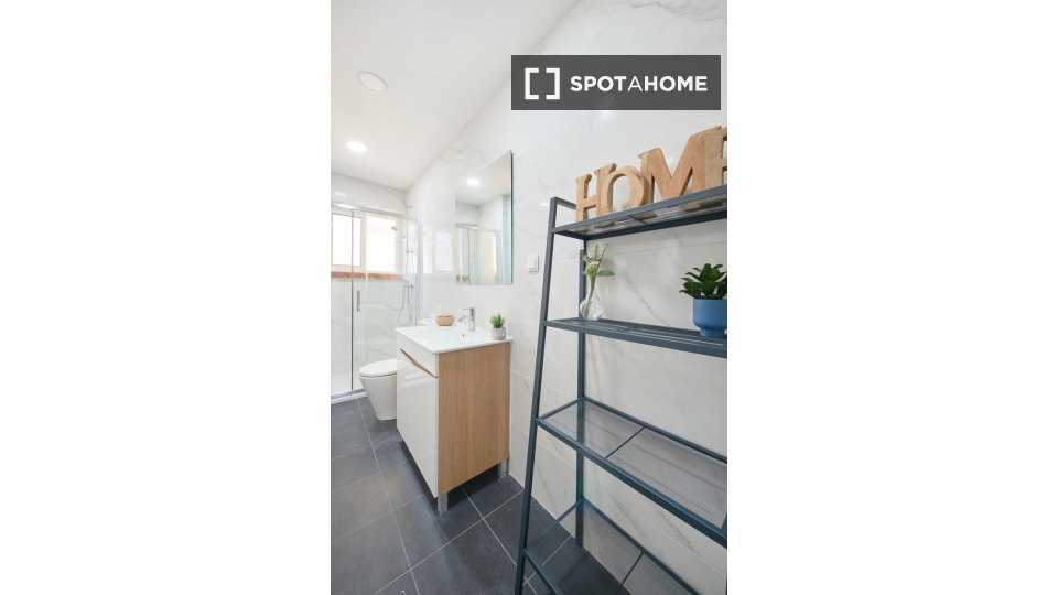 Double room Lisbon, 4 beds — photo 44