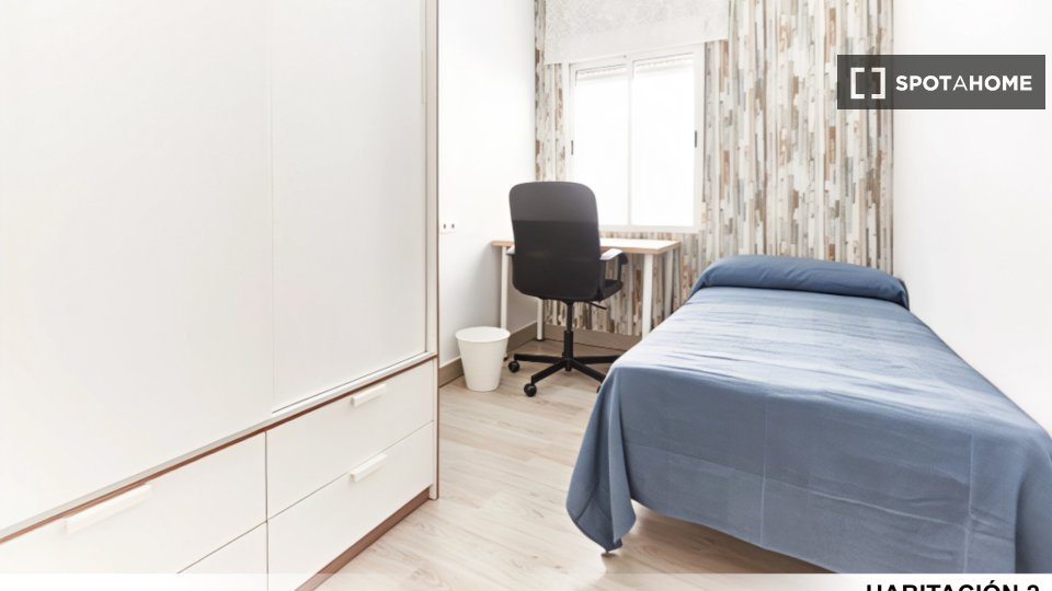 Double room Seville, 3 beds — photo 28