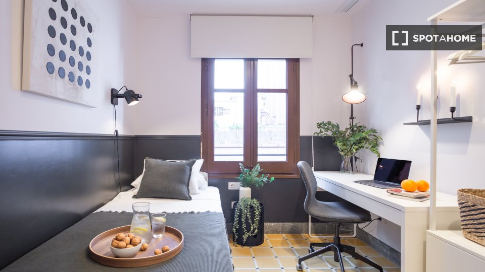 Camera in appartamento con 15 camere da letto, Camp d'en Grassot i Gracia Nova - en Barcelona