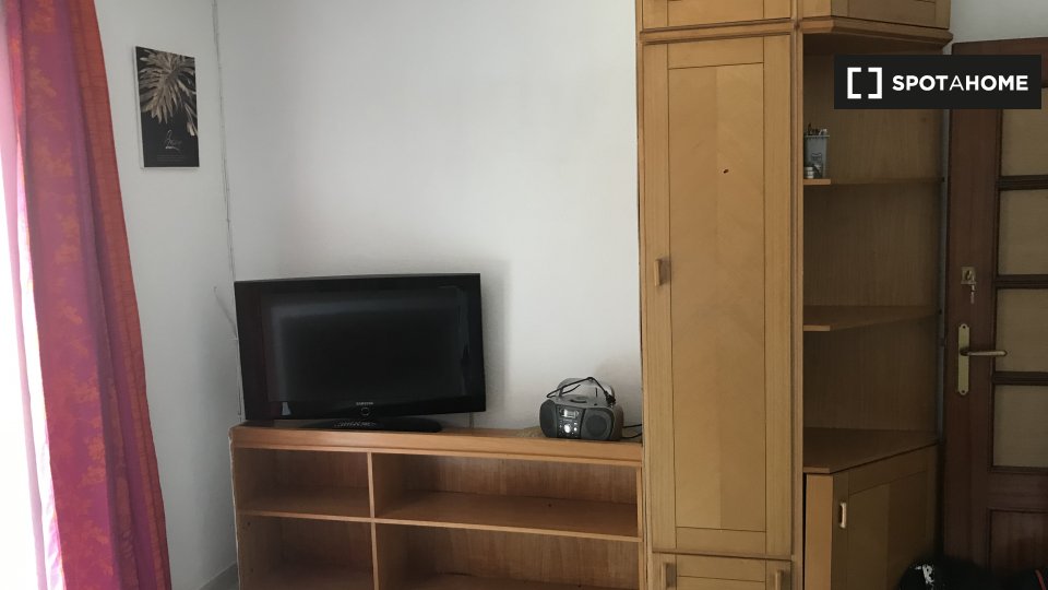 Double room Madrid, 3 beds, 52m² — photo 2
