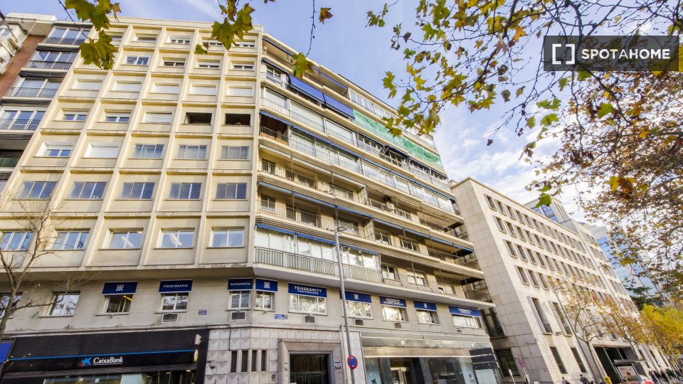 Double room Madrid, 6 beds, 110m² — photo 17