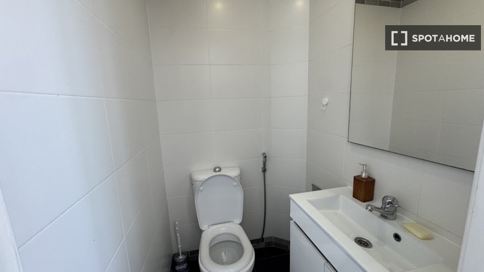 Double room Lisbon, 4 beds, 112m² — photo 19