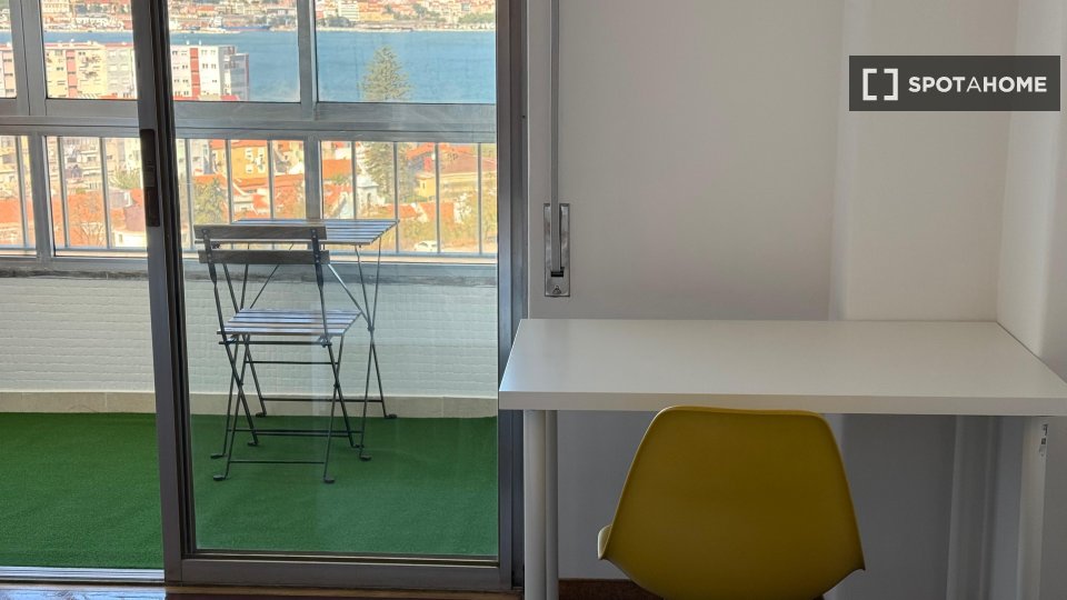 Double room Lisbon, 4 beds, 124m² — photo 2