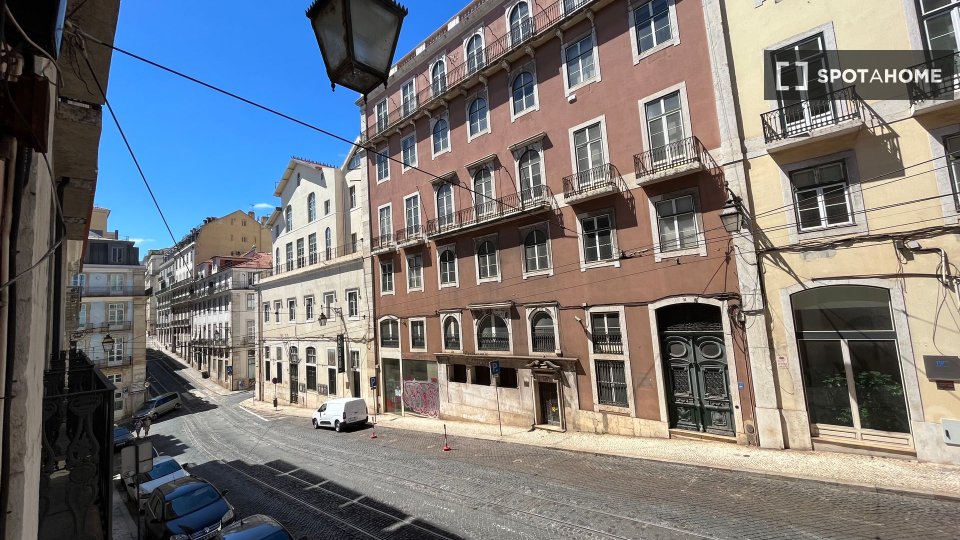 Apartment Lisbon, 2 beds, 84m² — photo 9