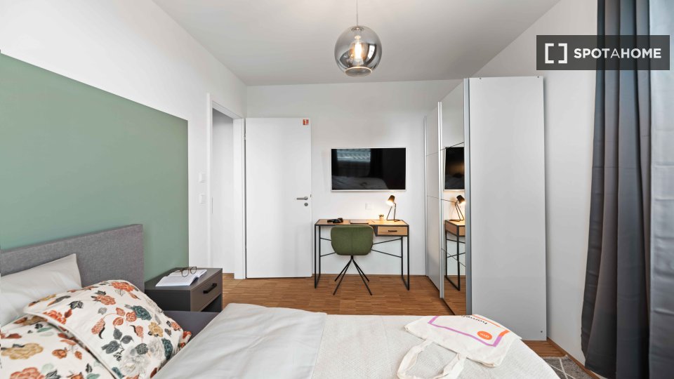 Double room Munich, 4 beds, 97m² — photo 16