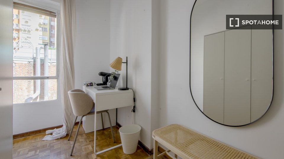 Double room Madrid, 8 beds — photo 15