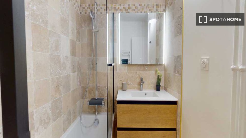 Double room Paris, 3 beds, 60m² — photo 2