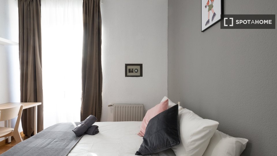 Double room Madrid, 5 beds, 120m² — photo 4