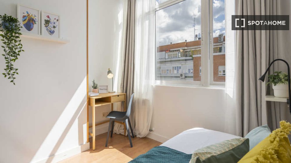 Double room Madrid, 12 beds — photo 82