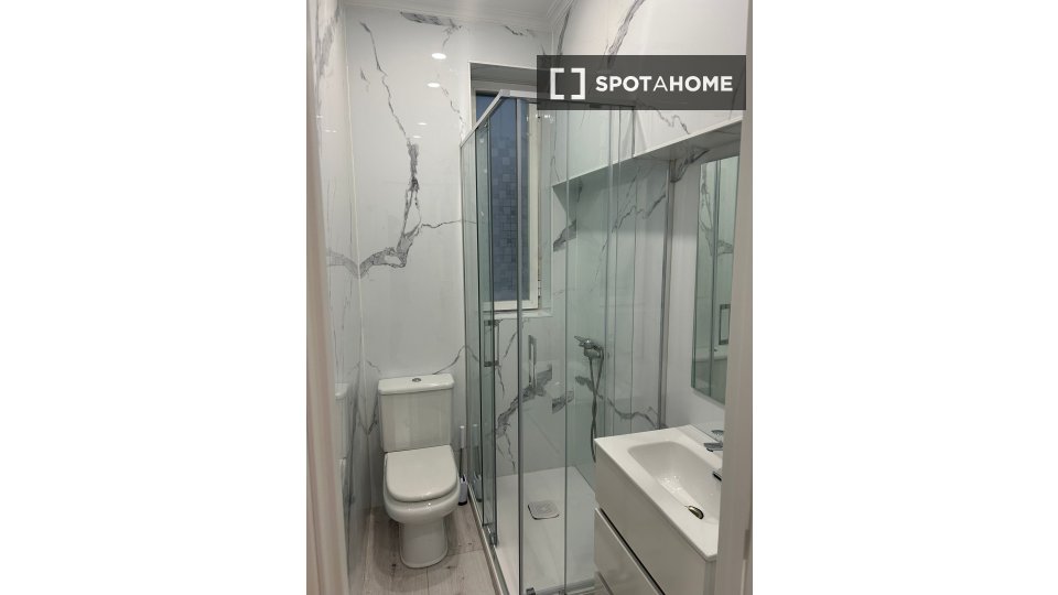 Double room Madrid, 5 beds — photo 4