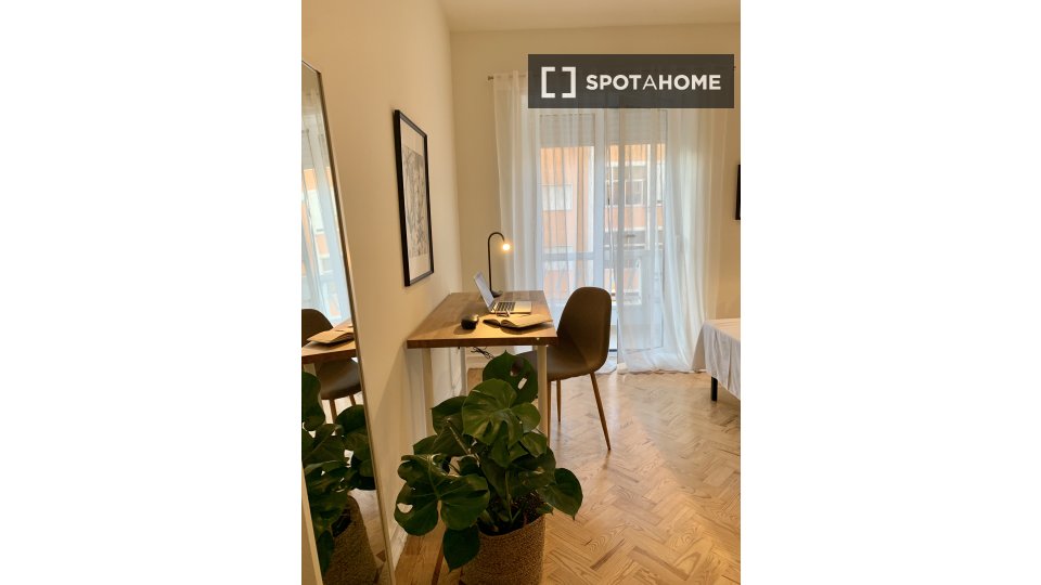 Double room Lisbon, 4 beds, 80m² — photo 4