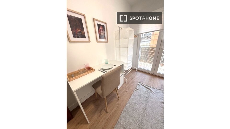 Double room Madrid, 8 beds, 170m² — photo 17
