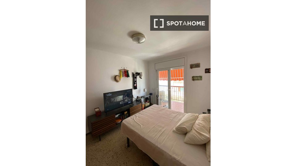 Double room Barcelona, 3 beds, 12m² — photo 17